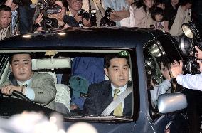 Yamaguchi escorted to police sation